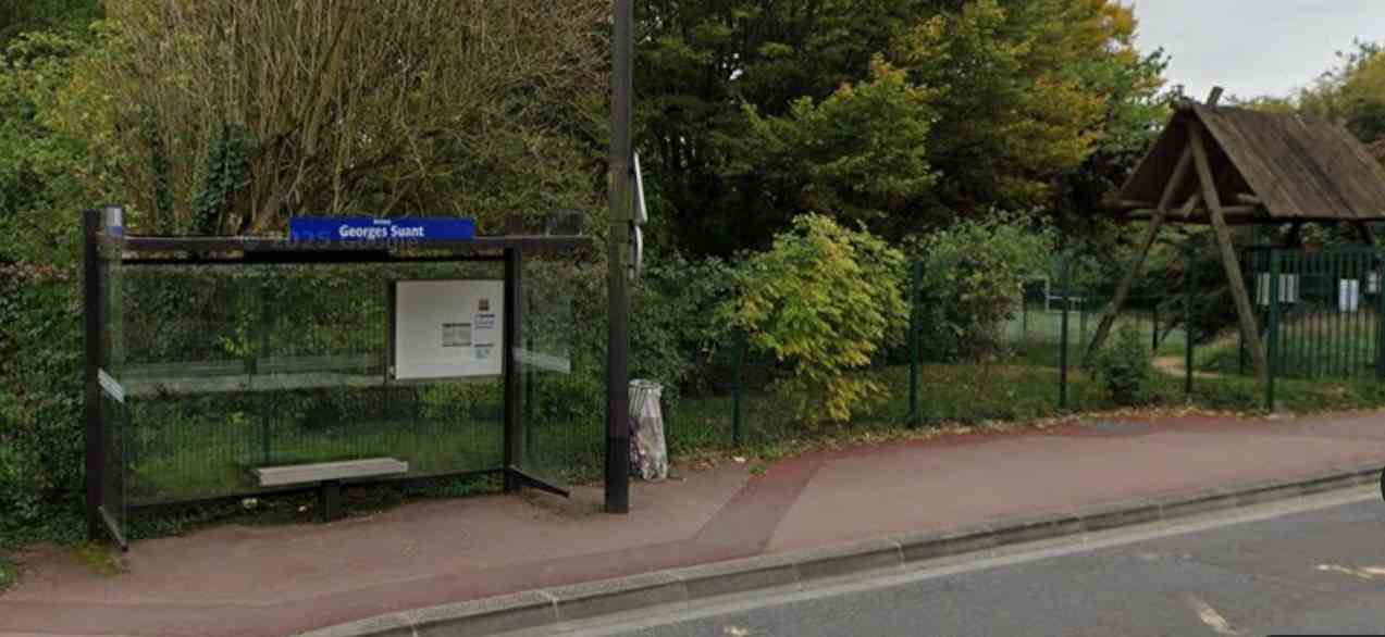 Arrêt du 408 au stade Georges Suant